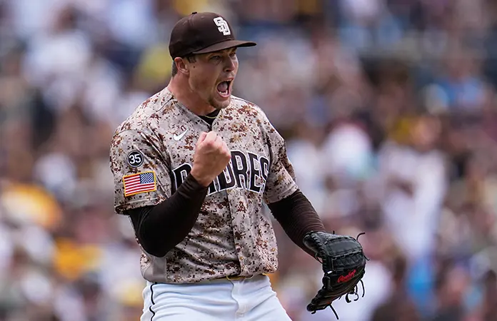 Padres remontan para vencer a Azulejos
