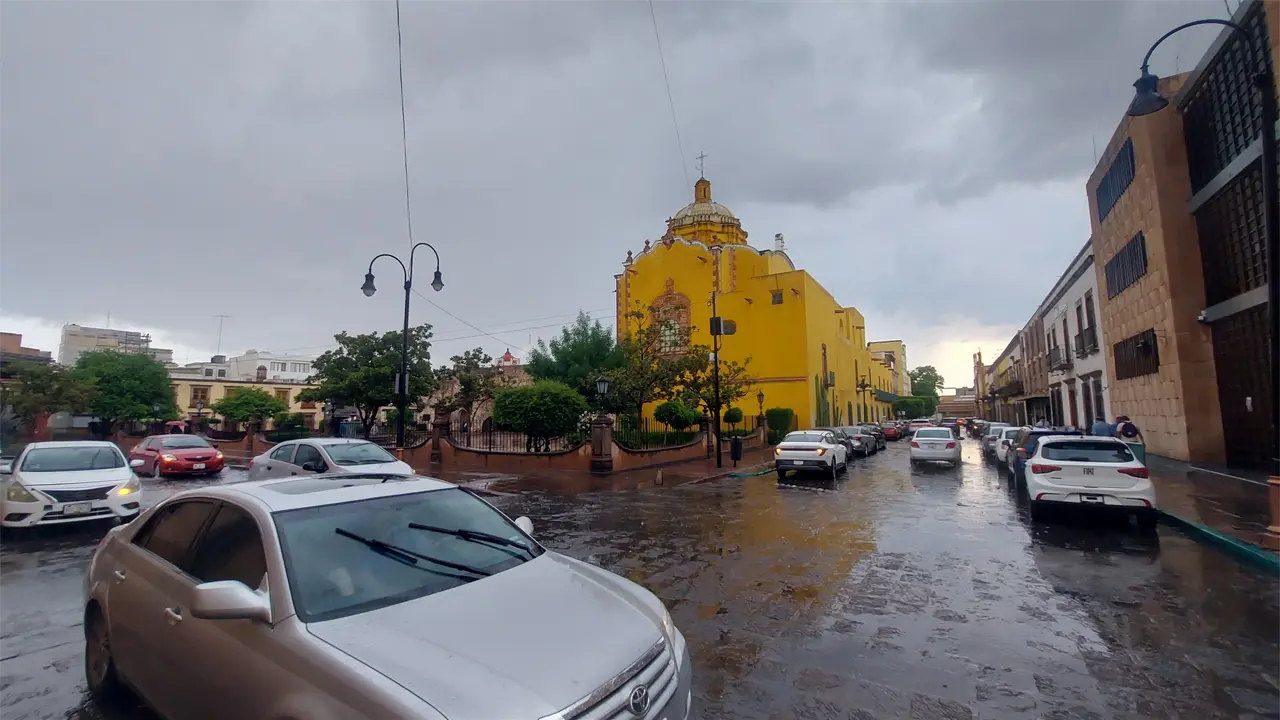 Prevén lluvias aisladas y ambiente fresco este lunes