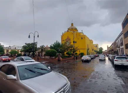 Prevén lluvias aisladas y ambiente fresco este lunes Prevén lluvias aisladas y ambiente fresco este lunes