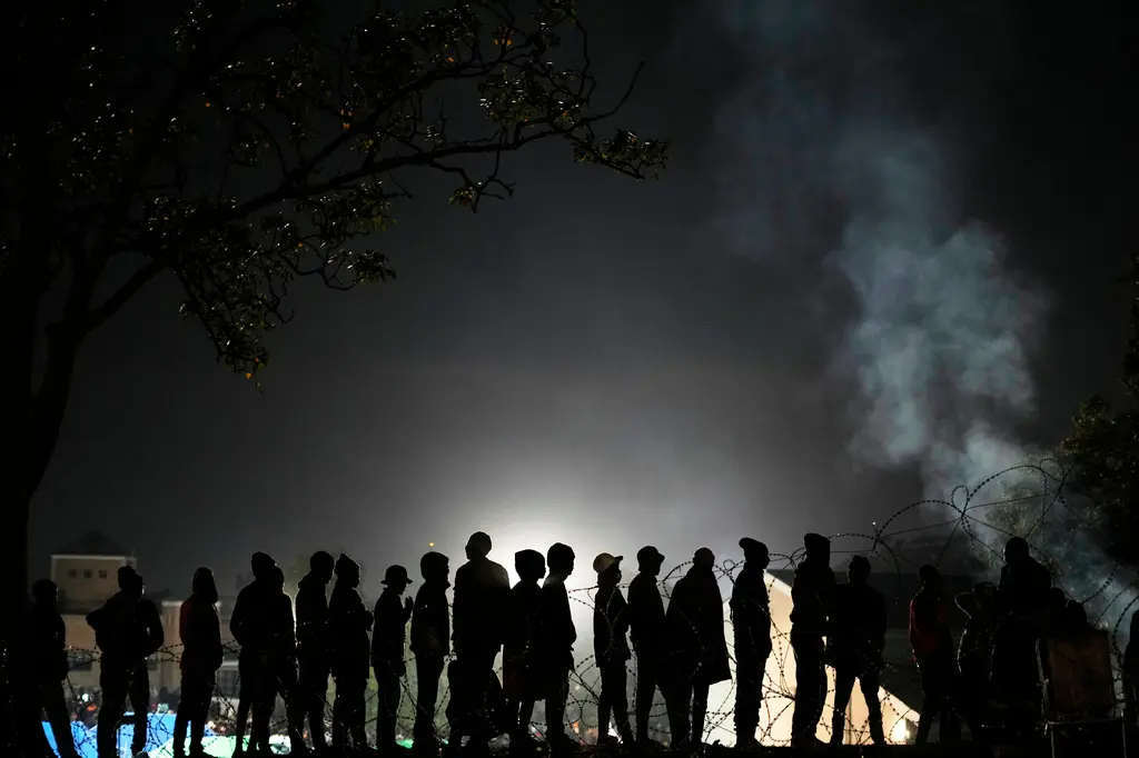 Sudáfrica deporta o repatria a más de 53.000 inmigrantes en un mes