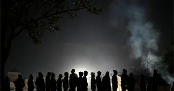 Sud&aacute;frica deporta o repatria a m&aacute;s de 53.000 inmigrantes en un mes