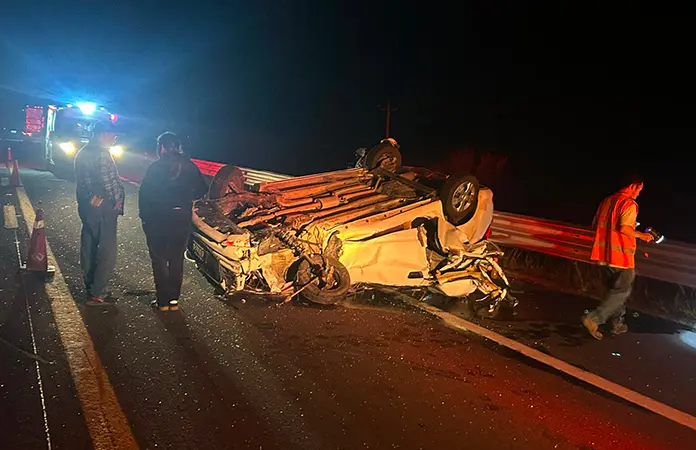 Vuelca automóvil en la Supercarretera