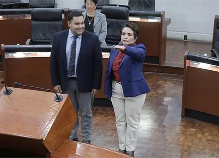 Ana Mar&iacute;a de la Cruz suple a Carlos Arreola