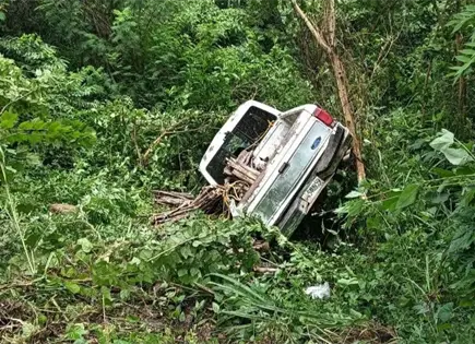 Aparatoso accidente en Tanlajás deja un lesionado Aparatoso accidente en Tanlajás deja un lesionado