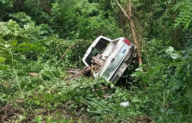 Aparatoso accidente en Tanlajás deja un lesionado Aparatoso accidente en Tanlajás deja un lesionado