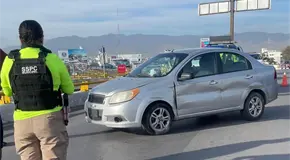 Chocan contra muro en distribuidor Benito Juárez