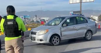 Chocan contra muro en distribuidor Benito Ju&aacute;rez