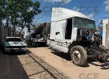 Durante cateo, aseguran tráilers robados con la carga Durante cateo, aseguran tráilers robados con la carga
