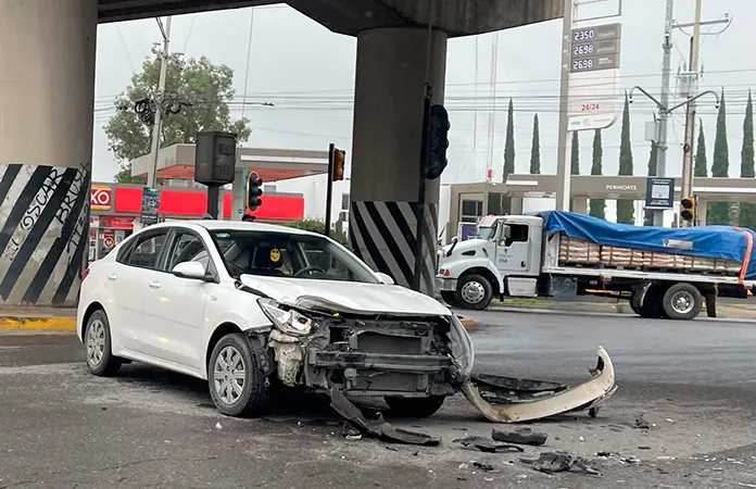 Fuertes daños dejan accidentes en Periférico