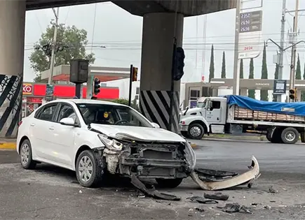 Fuertes daños dejan accidentes en Periférico Fuertes daños dejan accidentes en Periférico
