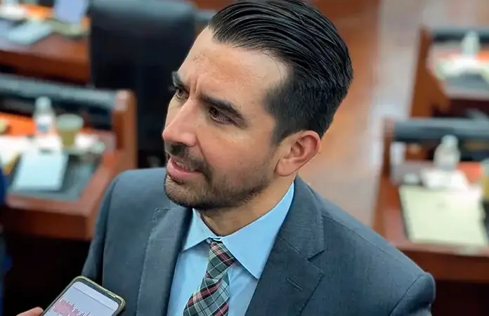 Guajardo respalda derogar la Ley Serrano