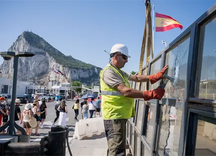Retiran valla en frontera Gibraltar tras acuerdo entre UE y Reino Unido