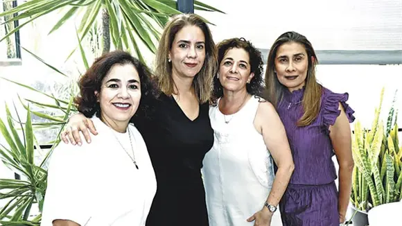 AMIGAS POR SIEMPRE FESTEJAN SUS CUMPLEAÑOS AMIGAS POR SIEMPRE FESTEJAN SUS CUMPLEAÑOS