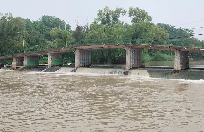 Baja el nivel del río Valles