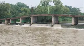 Baja el nivel del r&iacute;o Valles