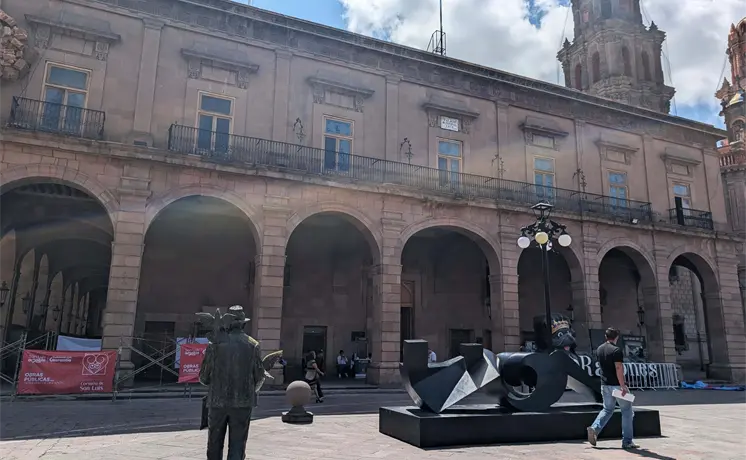 Inician revisi&oacute;n estructural en Palacio Municipal por fisuras