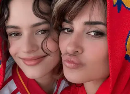 Penélope Cruz y Banderas celebran clasificación de España a la final Penélope Cruz y Banderas celebran clasificación de España a la final