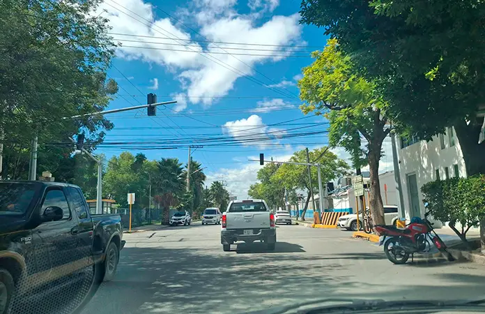 Persisten fallas en semáforo del bulevar C. Lasso