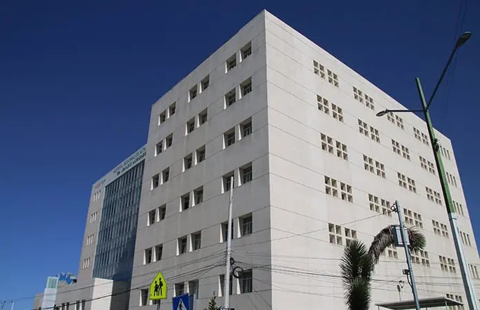 Faltan especialistas en hospitales de SLP, admite Salud