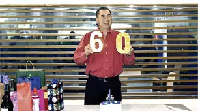 ¡CUMPLE 60 AÑOS Y CELEBRA EN GRANDE!