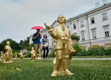 Fundaci&oacute;n Mozarteum instala 300 estatuas de Mozart en Salzburgo