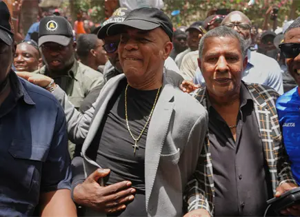 Michel Martelly regresó a Haití en visita poco frecuente Michel Martelly regresó a Haití en visita poco frecuente