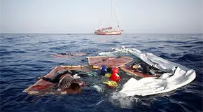 Naufraga barco con 60 migrantes en Libia