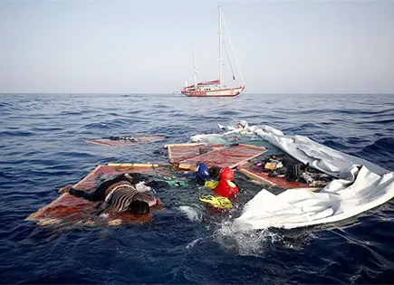 Naufraga barco con 60 migrantes en Libia Naufraga barco con 60 migrantes en Libia