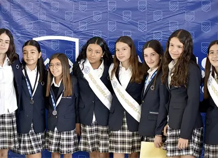 RECONOCEN EL ESFUERZO DE ALUMNOS RECONOCEN EL ESFUERZO DE ALUMNOS