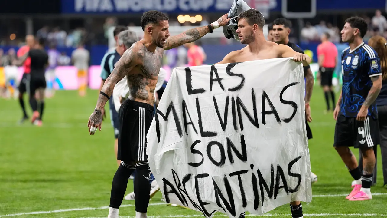 Tras vencer a Inglaterra, jugadores argentinos mostraron mensaje sobre Malvinas
