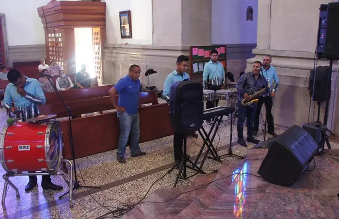 Feligreses festejan a la Virgen del Carmen