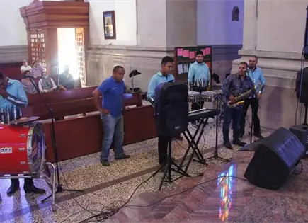 Feligreses festejan a la Virgen del Carmen