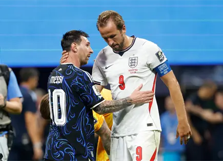 Foto extraordinaria: Messi y Kane se abrazan tras semifinal del Mundial