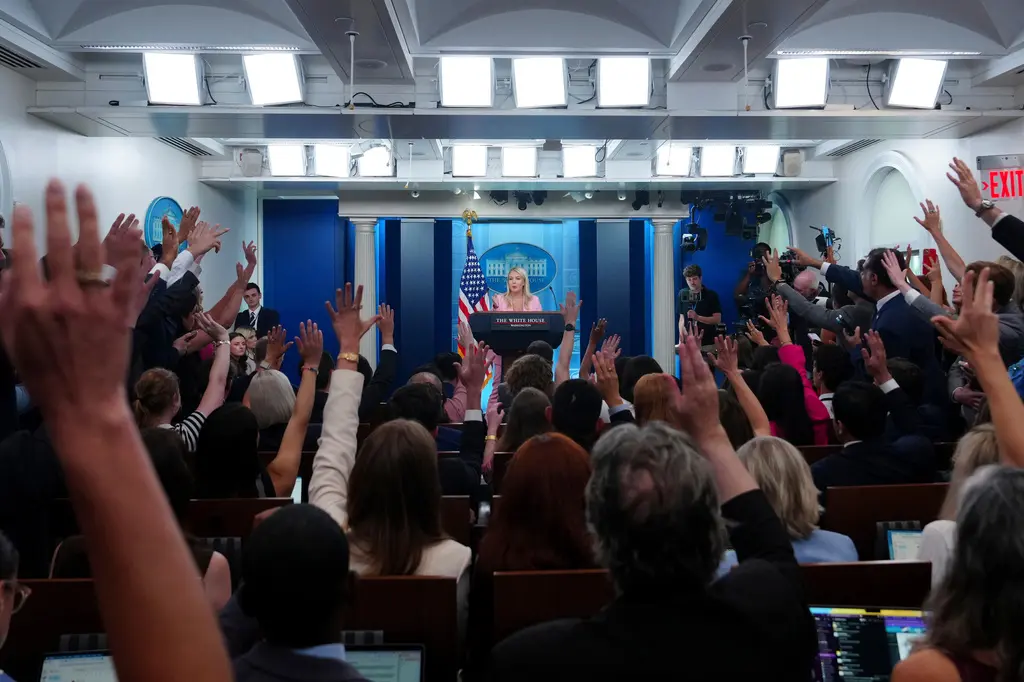 Gobierno Trump reduce vigencia de visas para periodistas extranjeros