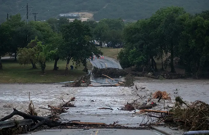 Inundaciones súbitas en Texas causan dos muertes