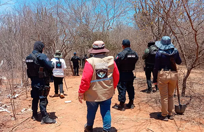 Localizan cuerpos en fosas clandestinas