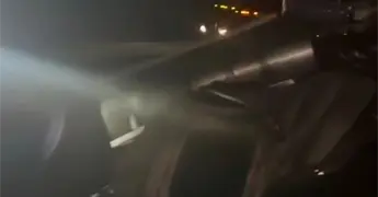 Muere conductor de tr&aacute;iler en volcadura sobre la 57