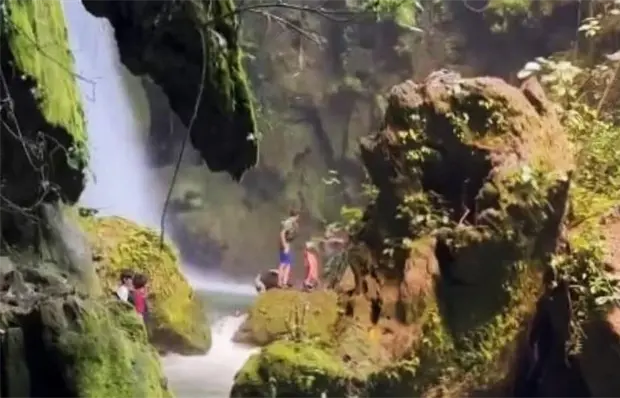 Muere jovencita al caer de cascada en El Naranjo (video) Muere jovencita al caer de cascada en El Naranjo (video)