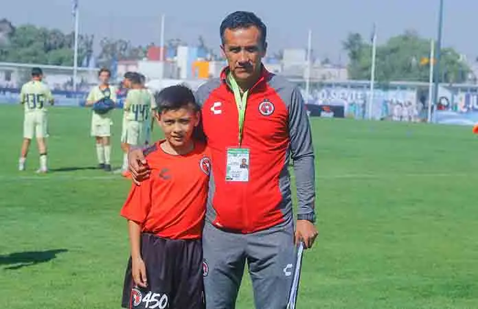 Papá de Gilberto Mora llega a Xolos