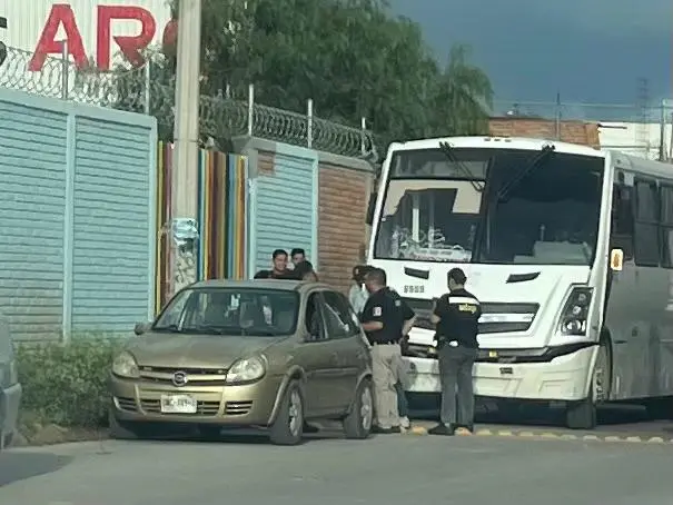 Solo daños en Choque por alcance sobre avenida Mexquitic