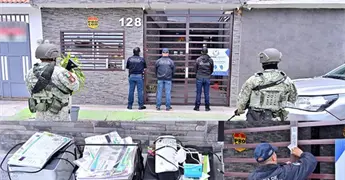 Catea la FGE casa donde produc&iacute;an permisos falsos