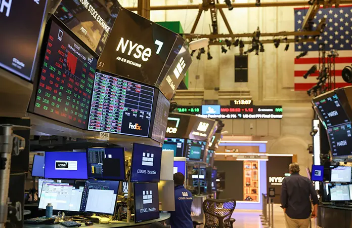 Cierra Wall Street semana con caídas