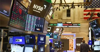 Cierra Wall Street semana con ca&iacute;das