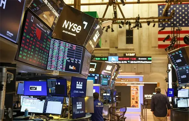 Cierra Wall Street semana con ca&iacute;das