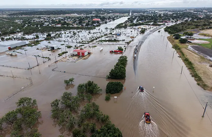 Continúa rescate de personas en Texas