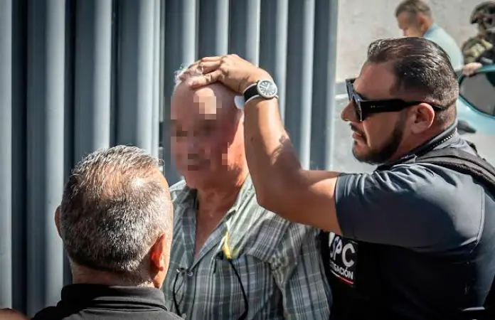 Presentan a exgobernador ante jueza