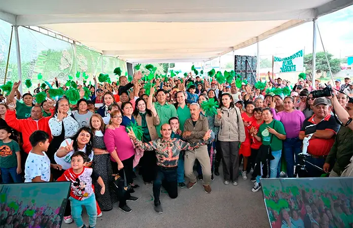 R. Gallardo entrega Vía Alterna de V. de Pozos