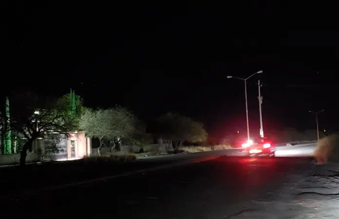 Rúa la Paz a Matehuala, en tinieblas