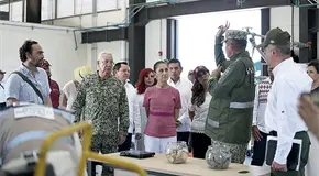 C. Sheinbaum viaja en aeronave de la Sedena