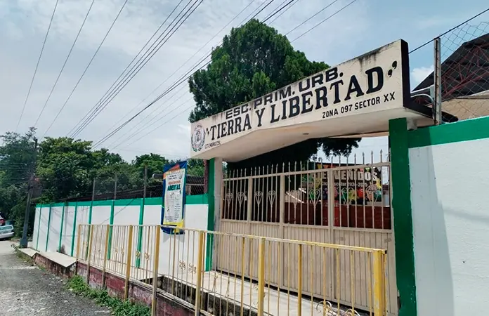 Condicionan inscripciones en escuela primaria